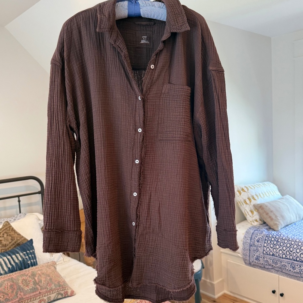 AERIE Oversized long sleeve button front blouse M